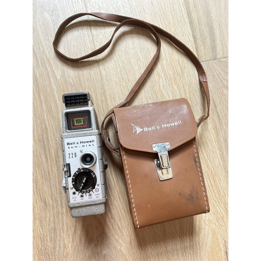 Vintage Bell and Howell One Nine 8mm Movie Camera w/ Leather Case USA